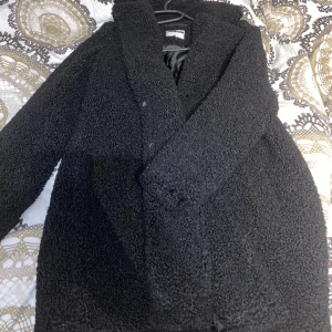 Lång kappa - Lång kappa i Teddy tyg. Varm och skön storlek S