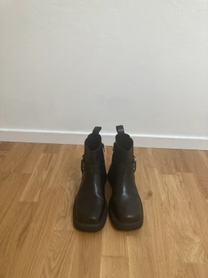 Shoes  - Vagabond leather shies 