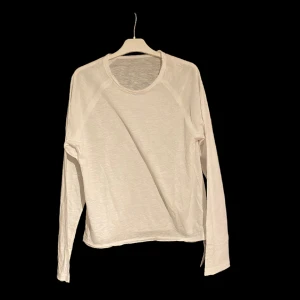 Zara tröja - Zara(?) tröja Oanvänd. Obs! Ganska tunn. Storlek: S