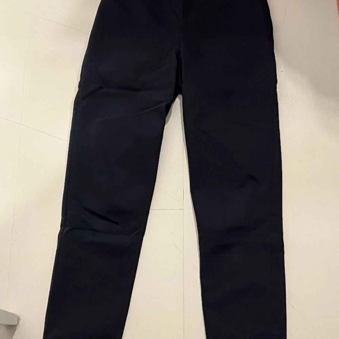 Marinblå kostymbyxor  - 90