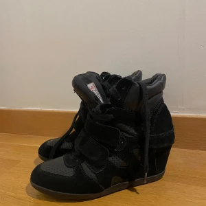 Kilklackar - Isabel Marant liknande skor i storlek 36! Bra skick!🌸💗