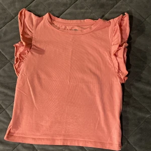 Rosa topp🩷 - En söt liten topp från lager 157 är i använt skick och i storlek XS🩷skriv för fler frågor🩷