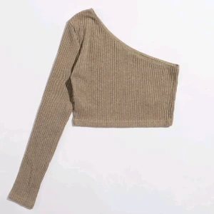 Enarmstop - Jättefin croppad top i färgen khaki. Från Shein. Har nästan aldrig haft på mig den.🩷