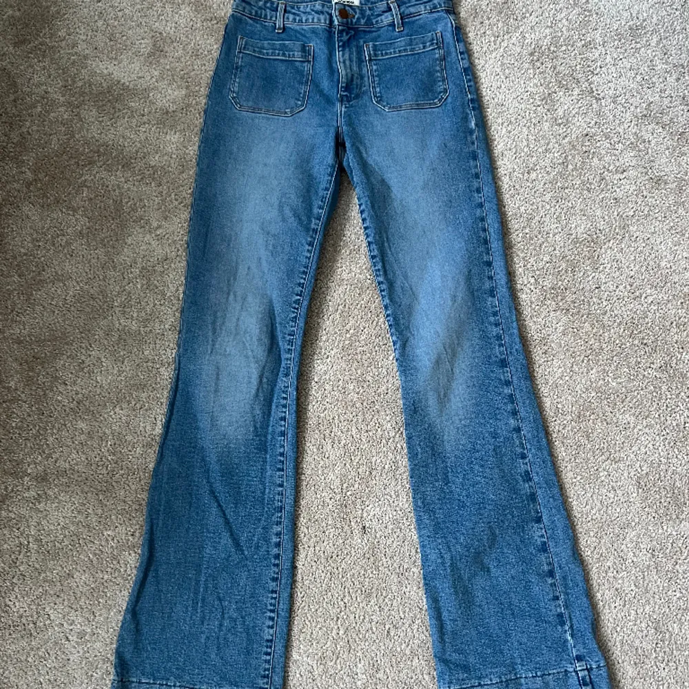 Superfina jeans från Wrangler!! Bara använda några få gånger så i princip i nyskick💗💗. Jeans & Byxor.