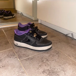 Nike AF1 - Bra skick,säljs inte längre från Nike och kostar 650kr