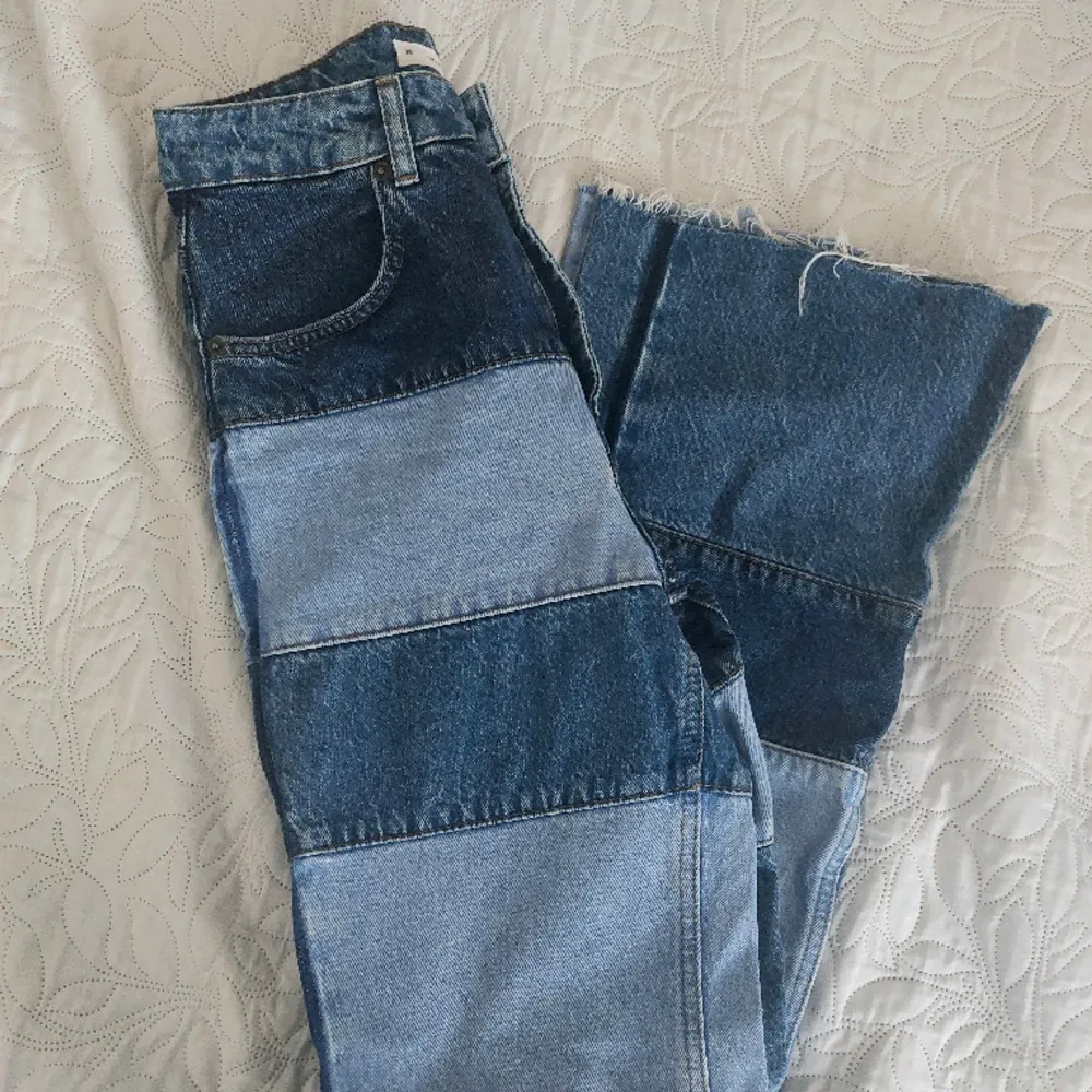 Slutsålda soft flare bootcut jeans, storlek W26. För fler bilder skriv gärna! . Jeans & Byxor.