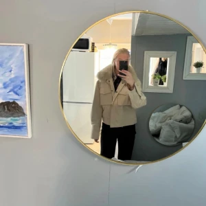 Meotine jacka - Säljer min meotine jacka då den är för stor och är knappt använd, priset är diskuterbart