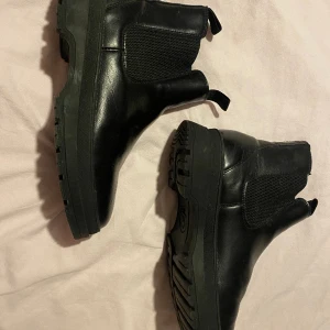 Känga med grövre sula - Näst intill oanvänd känga, endast använd 2 gånger. För smal för foten med hallux därav att de säljes.  Nypris 800kr  