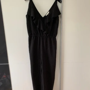 Jumpsuit - Helt ny jumpsuit säljes 🌸