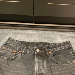 Zara jeans  - Baggy gråa zara jeans, herr.  Storlek: EU40 Tryck på ”Köp Nu” för att köpa. 