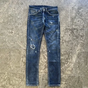 Dondup Jeans - Ett par as feta Dondup Jeans| skick: 9,5/10| Nypris ca 2999kr| perfekta om du har Grish stilen| skriv om du vill ha fler bilder eller mått!