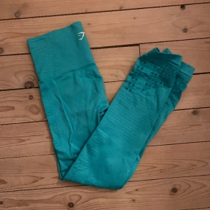 Gymshark träningstights  - Gymshark träningsbyxor i storlek xs. Nypris cirka 650kr, säljer för 200kr 