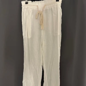 Vita linnebyxor - Jättefin vita linnebyxor som aldrig använts. Storlek S💕