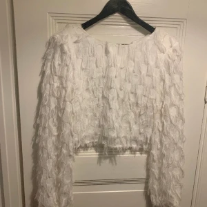 Blouse - Cropped top from Gina Tricot. Used a few times. Size M 🫶