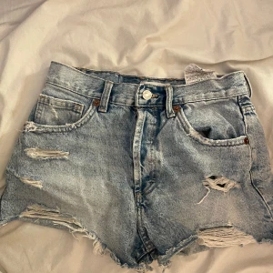 Zara shorts  - Så snygga zara shorts, low/mid Waist❤️storlek 34