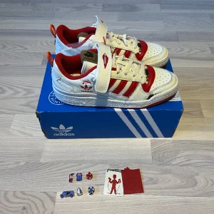 Adidas Forum Low 84 Home Alone - Helt nya, oanvända. 