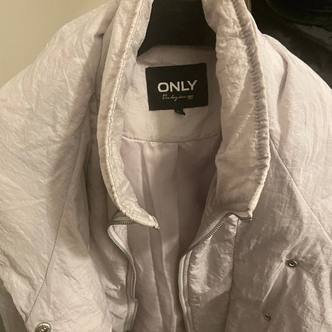 Puffet jacka från Only  - 90