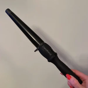 Cerawand locktång  - Cetawand locktång. Kommer inte till användning längre. Fungerar felfritt! Kommer inte till användning då jag har för kort hår. Nypris 650kr
