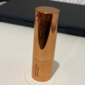 Beauty act bronzer stick - Använt fåtal gånger finns inte kvar hos kicks i färgen beach breeze köpte för 199 säljer 100