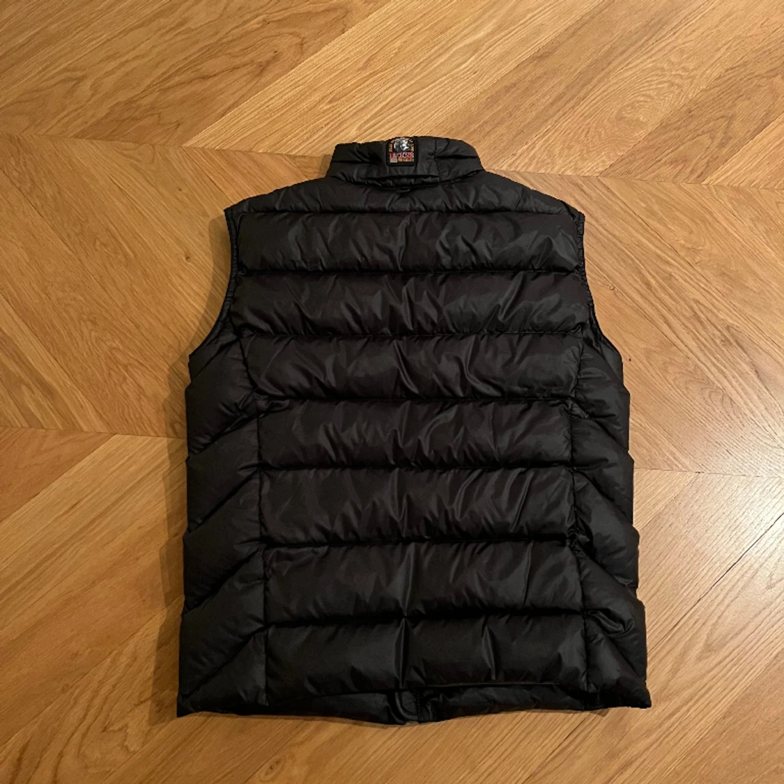 Svart PJS väst  - 90