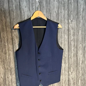 Justin Comfort Wool Waistcoat - Oanvänd. Köpt från Sample Sale. Väst från JL 