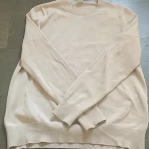 Tröja  - Fin långärmad tröja från populära Arket. Nyskick. 