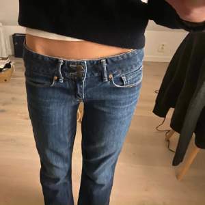lågmidjade jeans 