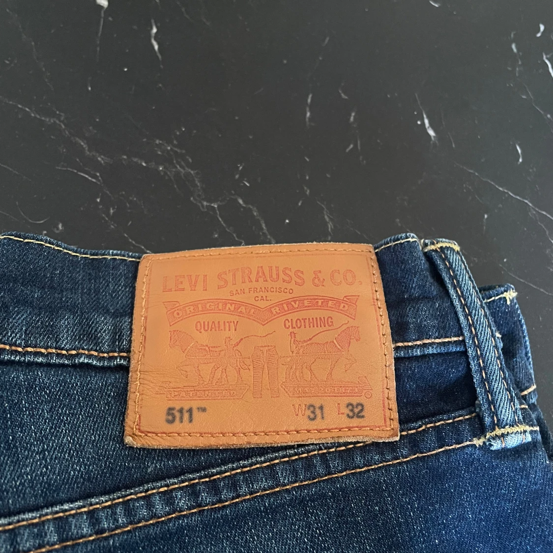 Levis 511 Mörblå - 90
