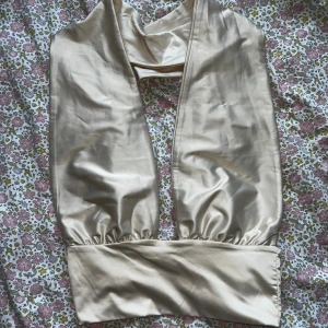 Halter topp - Superfin hater topp som går att knyta där bak och vid halsen