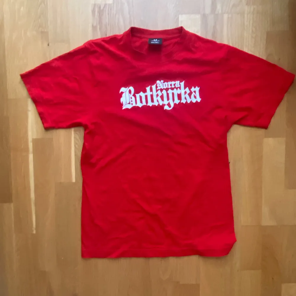 Norra botkyrka tshirt storlek small Dogge merch?   . T-shirts.