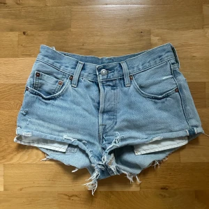Lågmidjade jeansshorts från Levis  - Jätte snygga jeansshorts från Levis!