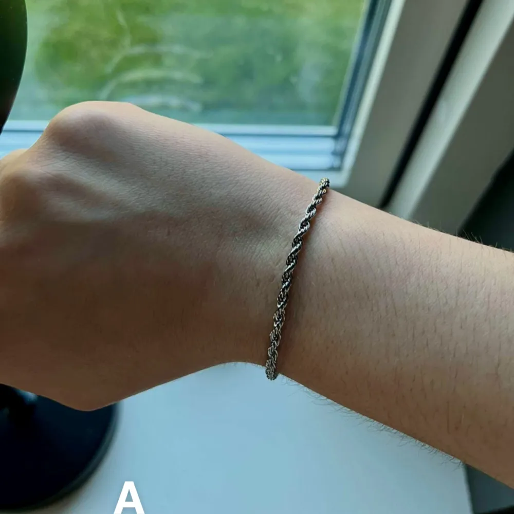 Super fina armband till både killar och tjejer som är helt oanvända. Säljer pågrund av att dem aldrig kommer till användning. Ca 150-190kr per armband eller ett och samma pris för alla som kan diskuteras. Pris kan diskuteras vid snabbt intresse☺️. Accessoarer.