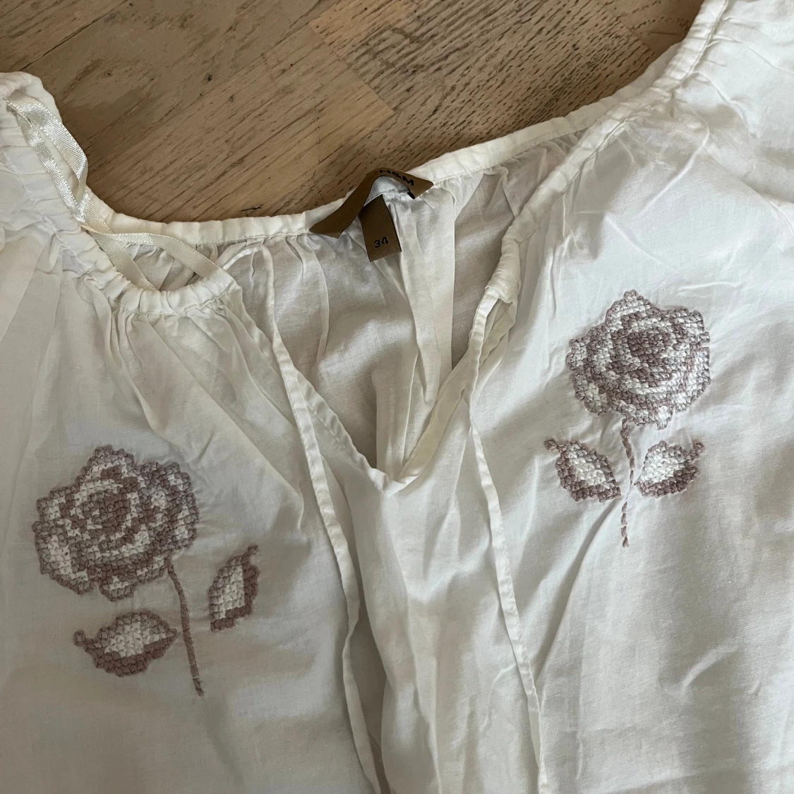 Vit blus med stora ärmar  - 91