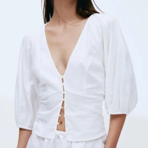 Vit blus  - Så söt! Skriv privat för egna bilder💕