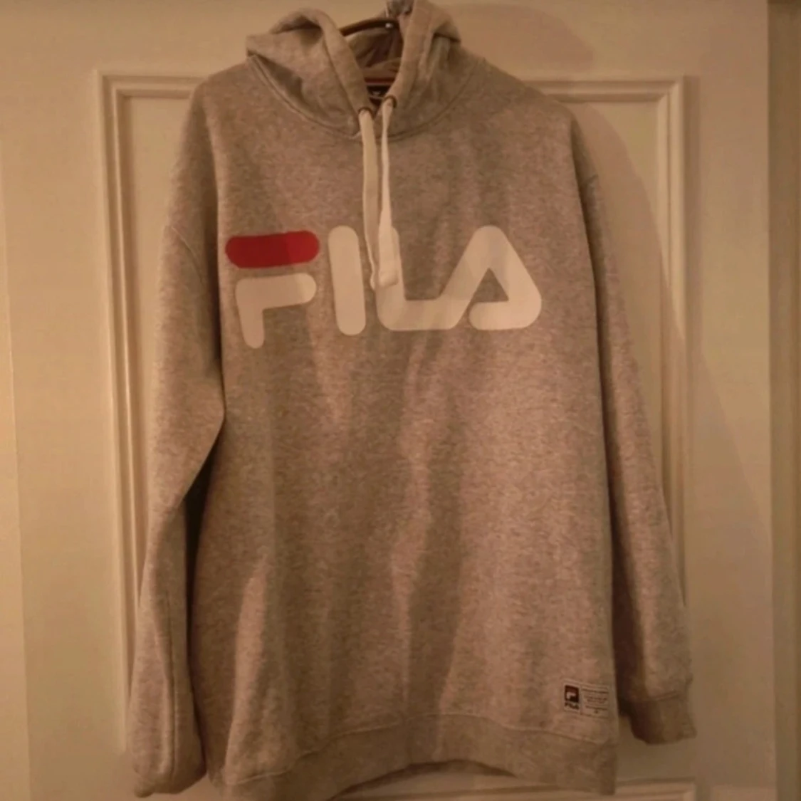 Grå hoodie från Fila