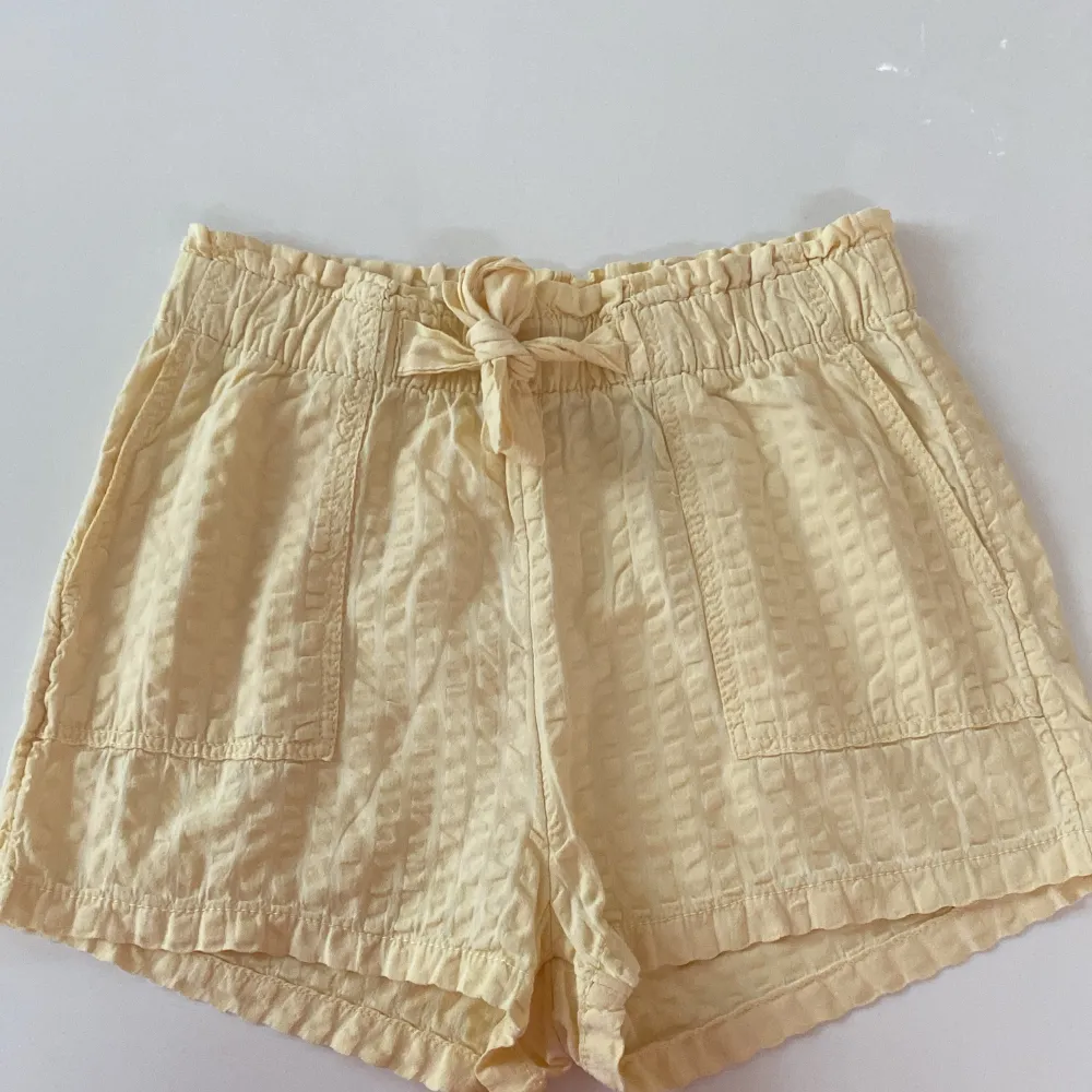 10/12 år 146/152 Jättefint skick. Shorts.