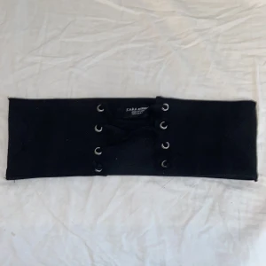 Midjeskärp Zara - Ett super snyggt och coolt midjeskärp från Zara💞Använt fåtal gånger och är i mycket bra skick!💞