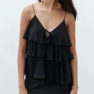 Volang topp - Volang topp, super fin knappt använd från zara