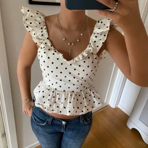 Prickig topp - Så söt! Väldigt eftertraktad, storlek xs🌸