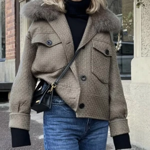 Meotine  - Meotine jacka i färgen army green, säljs inte längre, hör av dig vid frågor💗