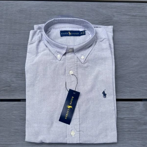 Ralph lauren skjorta  - Helt ny, fick fel strlk aldrig använd passar Xs och S