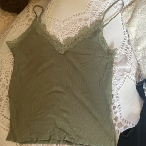 Linnen - 3 för 150kr 2 för 100 1 för 75 