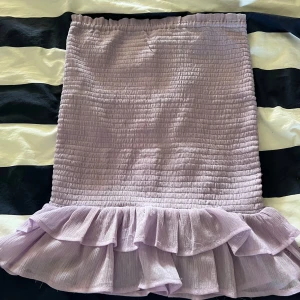 Kjol - Snygg lila kjol från bikbok bra passform och perfekt i längden. Jätte bra skick🌺