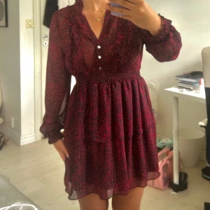 Klänning  - Aldrig använd 