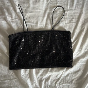 Festtopp - Snygg fest topp som enbart blivit använt 1 gång. 