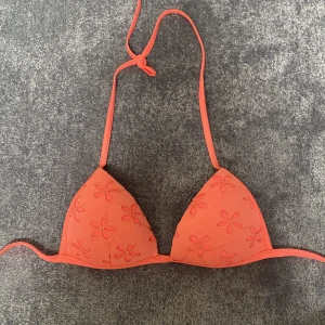 Bikini - Säljer min calzedonia bikini köpt förra gången och endast använd den sommaren💕