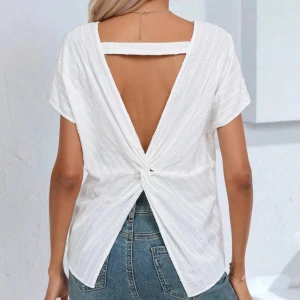 Blus från shein - Fin blus mycket bra skick i vit. 