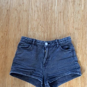 Jeansshorts 140/146 - Snygga jeansshorts fint skick