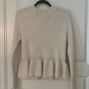 Carin Wester stickad tröja - Stickad tröja från Carin Wester i väldigt fin kvalitet. Köpt för ca 2 år sedan men enbart använd 1 gång.