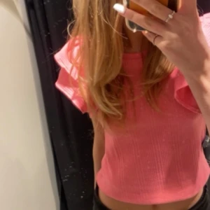 Rosa volang tröja  - Så fin rosa volang tröja ifårn zara🥰🥰